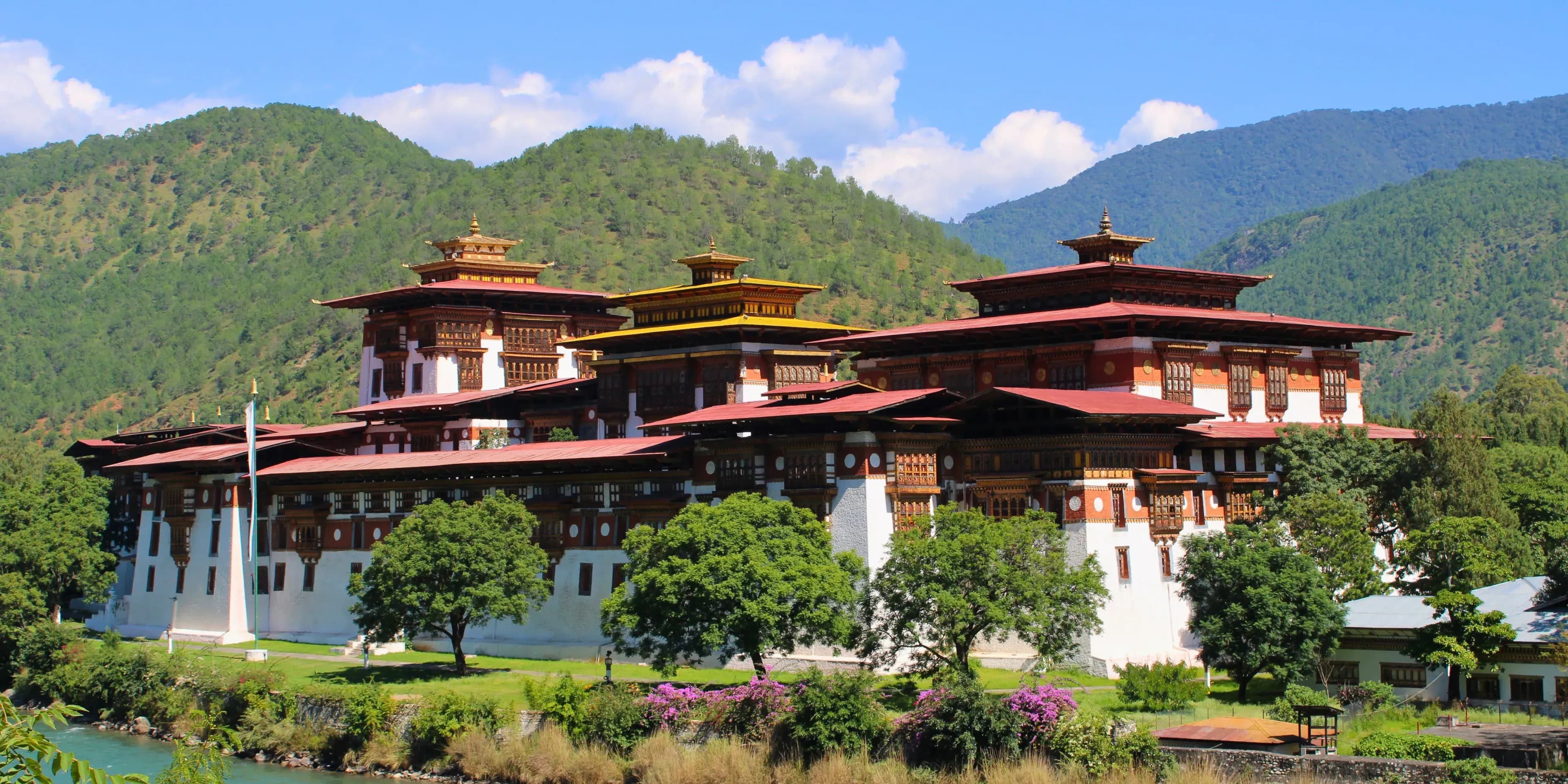 6 Ancient Bhutan Punakha Dzong Tour Package | Grace