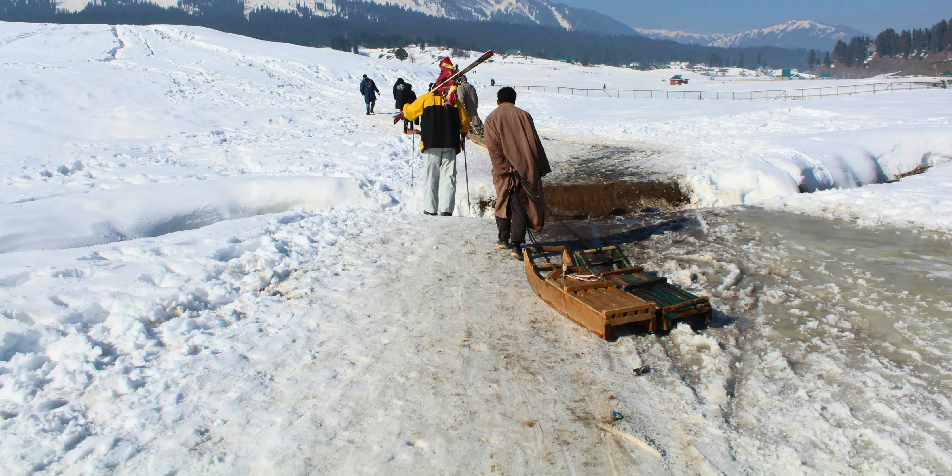 Prized 4 Days Wular Lake Kashmir Tour Package | Taut