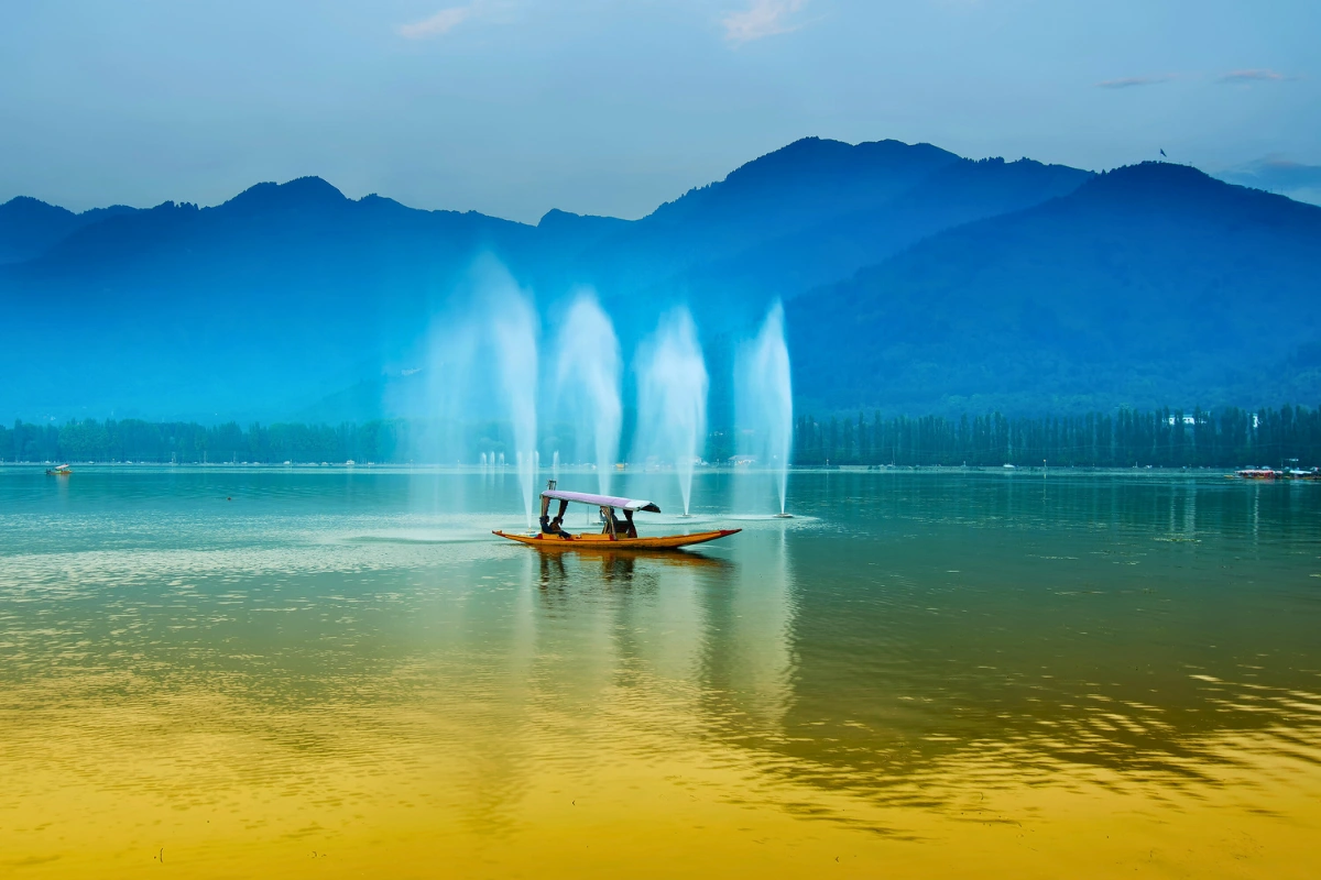 Kashmir packages featuring complete valley explorer with Dal Lake, Gulmarg Gondola, Sonmarg glacier, Doodhpathri meadows